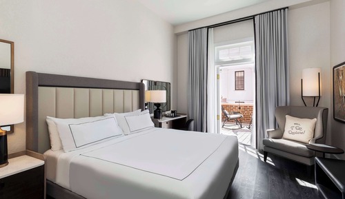 Room, 1 King Bed, Pool View (Cabana)