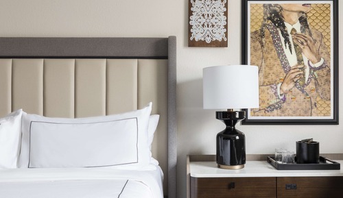 Deluxe Room, 1 King Bed, City View