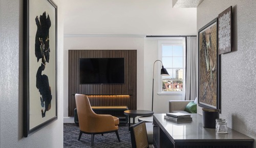 Studio, 1 King Bed, City View