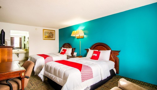 2 Queen Bed with Pull Out