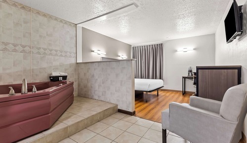 Room, 1 Queen Bed, Jetted Tub