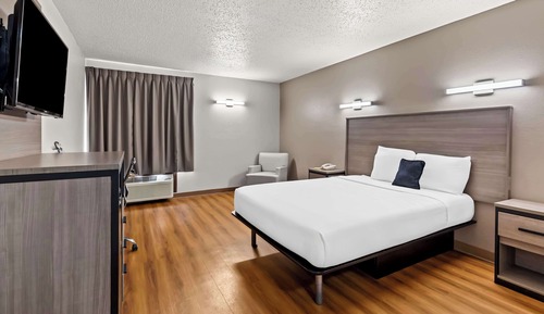 Room, 1 King Bed (Pet Friendly)