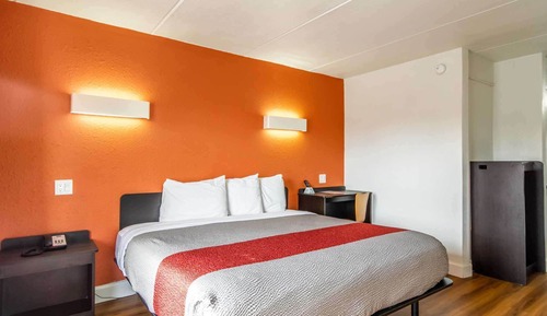 Standard Room, 1 King Bed, Accessible, Non Smoking