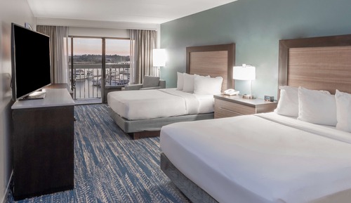 2Db Bedroom Bal Rvrvw Suite Ns