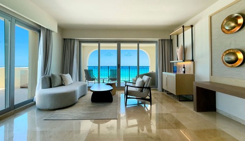 Grand Royal Suite Hot Tub