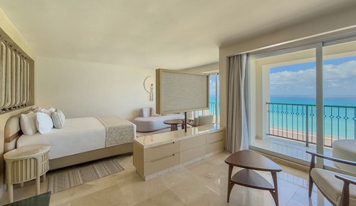 Royal Master Suite Hot Tub