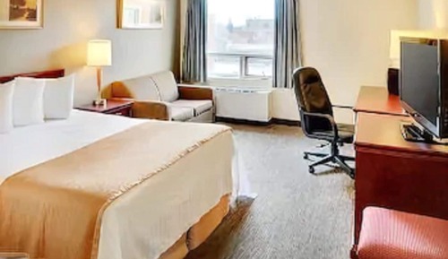Deluxe Room, 1 Queen Bed, Non Smoking (Drive-Up Room)