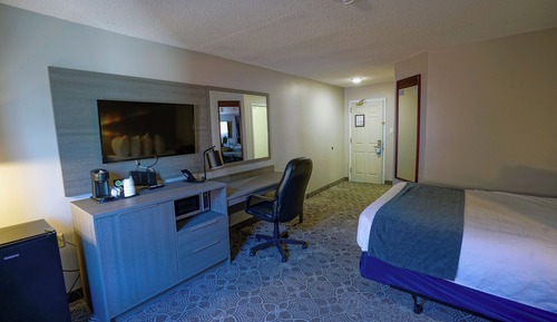 Room, 1 King Bed, Non Smoking (Upgraded)