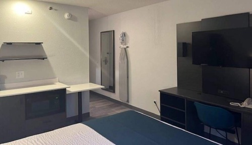 Standard Room, 1 Queen Bed, Accessible, Smoking