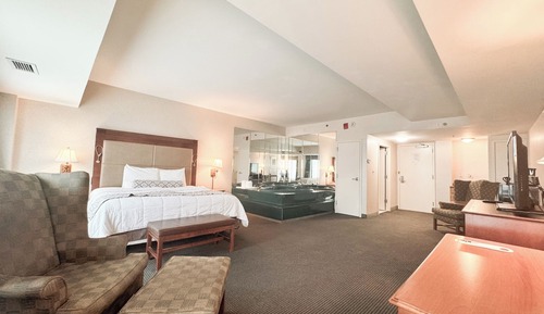 Executive Suite, Jetted Tub