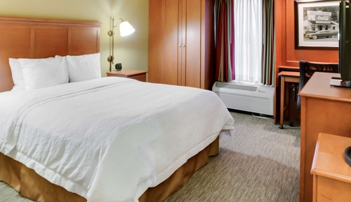 One Queen Bed, Non-Smoking