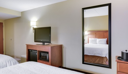 One Queen Bed, Non-Smoking, Accessible