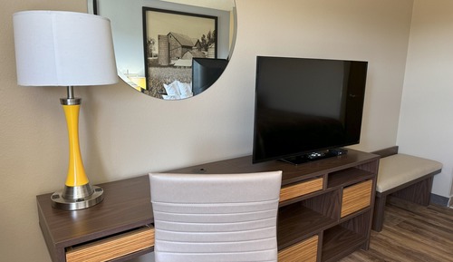 Deluxe Studio, 1 King Bed, Non Smoking
