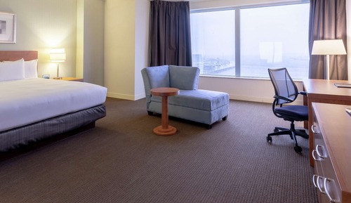 Junior Suite, One King Bed, Club Floor