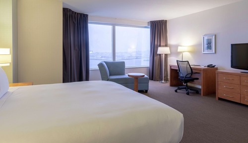 One King Bed, Club Floor