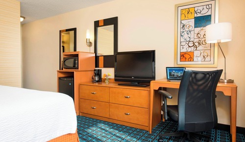 Room, 1 King Bed (Mobility Accessible, Tub)