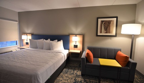 Suite, 1 King Bed, Accessible, Non Smoking (Mobility)
