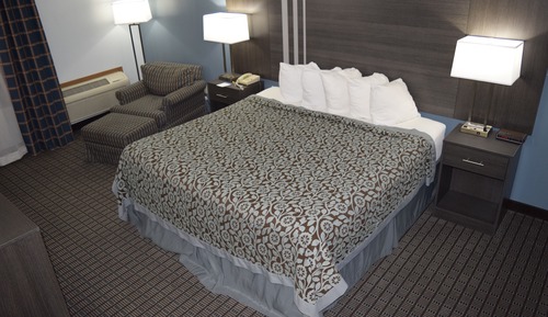 Standard Room, 1 King Bed, Accessible, Non Smoking