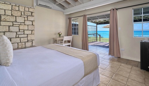 Beachfront Bungalow (1 King Bed)