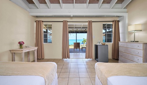 Beachfront Bungalow (2 Double Beds)