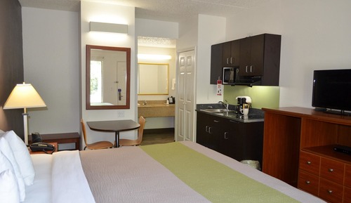 Standard Room, 1 King Bed, Smoking, Kitchenette
