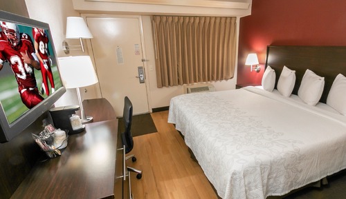 Standard Room, 1 King Bed (Smoke Free)