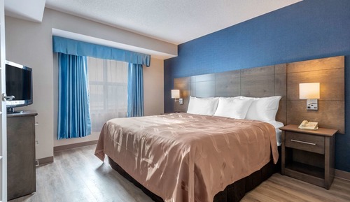 Suite, 1 King Bed and 1 Queen Bed, Non Smoking