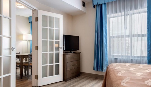 Suite, 1 King Bed with Sofa bed, Non Smoking