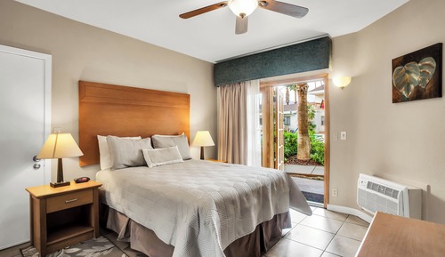 Standard Room, 1 Queen Bed