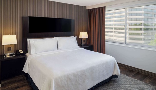 Suite, 1 King Bed, Accessible, Non Smoking (Mobility & Hearing, Roll-in Shower)
