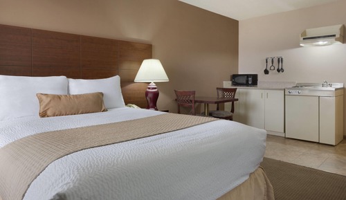 Room, 1 Queen Bed, Non Smoking (Efficiency)
