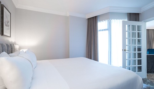 Executive Suite, 1 King Bed (Sofa bed, Wet Bar)