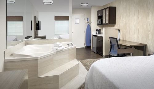 Room, 1 King Bed, Non Smoking (Whirlpool)