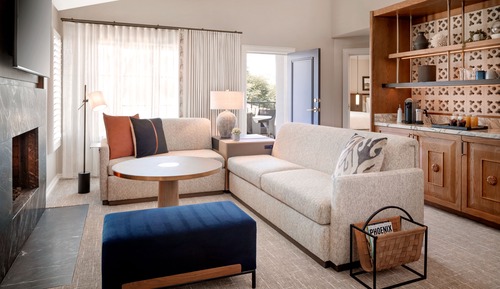 Privado One Bedroom Suite Golf View 1 King- 850sf 79sm Patio or balcony, gas fireplace