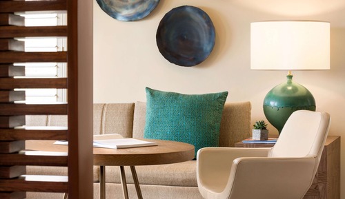 Fairmont Gold Jr Suite 1 King- 600sf 56sm Lounge access with breakfast, patio or balcony, tub