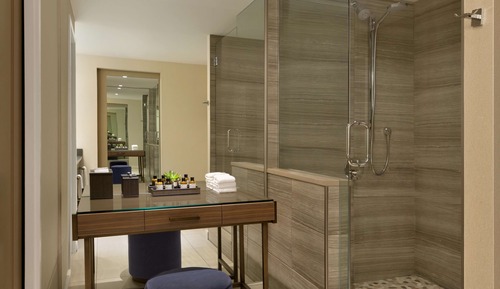 Signature 2 Queens- 530sf 49sm Patio or balcony in Sunset Beach wing, oversized shower