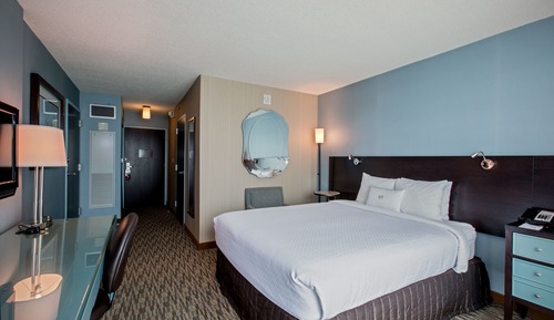 Standard Room, 1 Queen Bed, Accessible Bathtub (Communications)
