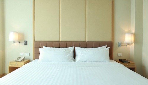 Senior Deluxe Suite