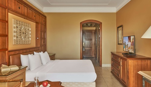 Plaza Room King Bed