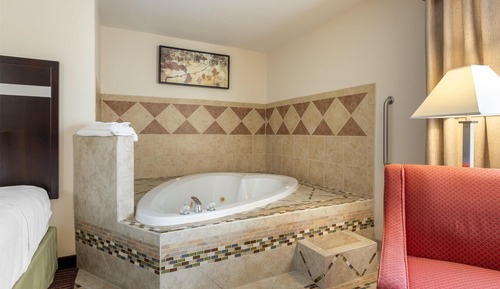 Standard Room, 1 King Bed, Non Smoking, Jetted Tub