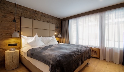 Deluxe Double Room, 1 King Bed, Mountain View