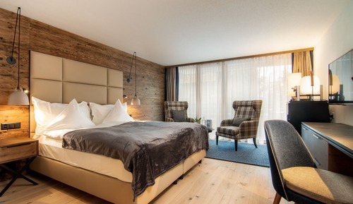 Superior Double Room, 1 King Bed, Mountain View