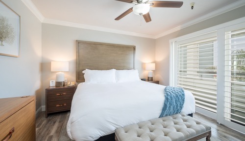 Luxury King-Queen-Sofa (Family Suite) Full Harbor View – Non Pet Friendly