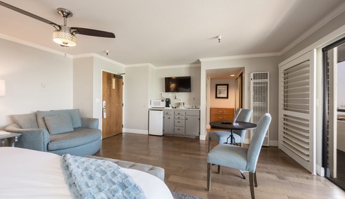 Luxury King (Mini Suite) Full Harbor View – Non Pet Friendly 