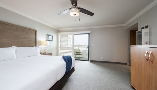 Premium King Partial Bay View 