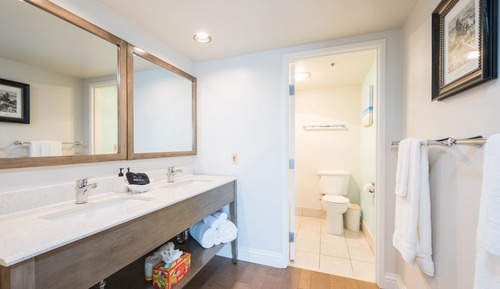 Luxury King-Sofa (Corner Suite) Full Harbor View – Non Pet Friendly