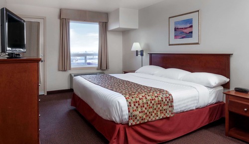 Room, 1 King Bed, Non Smoking, Ocean View