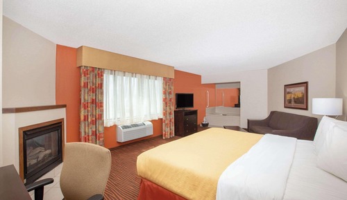 Honeymoon Studio Suite, 1 King Bed, Non Smoking (Luxury)