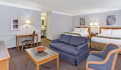Studio, 2 Queen Beds, Smoking (Suite)
