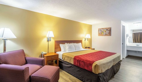 Standard Room, 1 King Bed, Smoking